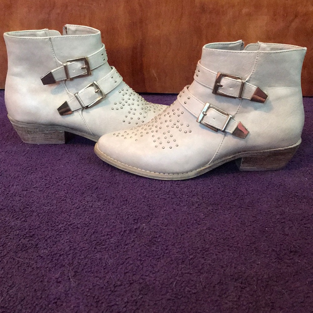 Tan Forever 21 ankle boots - Picture 2 of 5